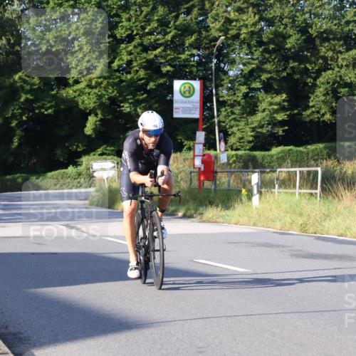 25.08.2024 - Elbe Triathlon Hamburg Fuchs,  Jonas http://msf.ph/oto/6847439 25.08.2024 09:09:29 Radfahren 303, 198, 186 meine-sportfotos.de