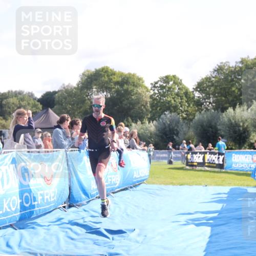25.08.2024 - Elbe Triathlon Hamburg H.Heesch http://msf.ph/oto/6847445 25.08.2024 10:41:22 Ziel 53 meine-sportfotos.de