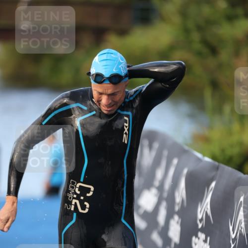 25.08.2024 - Elbe Triathlon Hamburg H.Heesch http://msf.ph/oto/6847449 25.08.2024 08:51:28 Schwimmen 163 meine-sportfotos.de