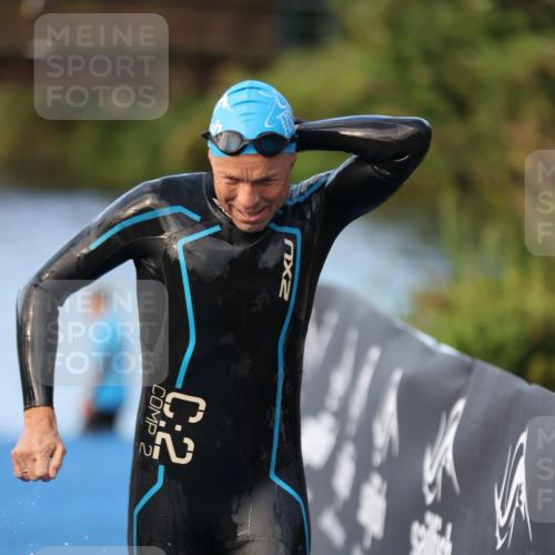 25.08.2024 - Elbe Triathlon Hamburg H.Heesch http://msf.ph/oto/6847462 25.08.2024 08:51:28 Schwimmen 163 meine-sportfotos.de
