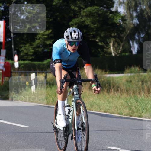 25.08.2024 - Elbe Triathlon Hamburg Fuchs,  Jonas http://msf.ph/oto/6847482 25.08.2024 09:51:51 Radfahren 477, 208, 331, 529, 126 meine-sportfotos.de