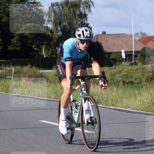 25.08.2024 - Elbe Triathlon Hamburg Fuchs,  Jonas http://msf.ph/oto/6847493 25.08.2024 09:51:51 Radfahren 477, 208, 331, 529, 126 meine-sportfotos.de