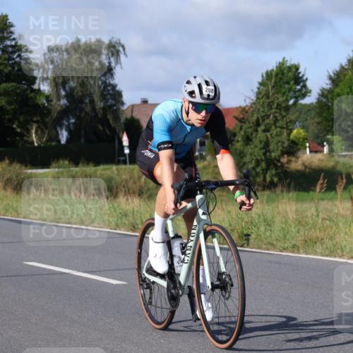 25.08.2024 - Elbe Triathlon Hamburg Fuchs,  Jonas http://msf.ph/oto/6847495 25.08.2024 09:51:51 Radfahren 477, 208, 331, 529, 126 meine-sportfotos.de