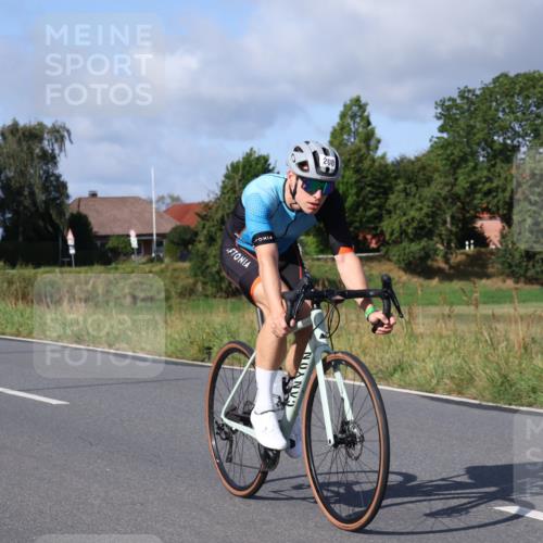 25.08.2024 - Elbe Triathlon Hamburg Fuchs,  Jonas http://msf.ph/oto/6847502 25.08.2024 09:51:51 Radfahren 477, 208, 331, 529, 126 meine-sportfotos.de