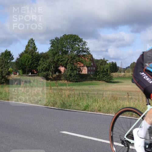 25.08.2024 - Elbe Triathlon Hamburg Fuchs,  Jonas http://msf.ph/oto/6847506 25.08.2024 09:51:52 Radfahren 477, 208, 331, 529, 126 meine-sportfotos.de