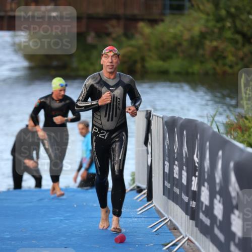 25.08.2024 - Elbe Triathlon Hamburg H.Heesch http://msf.ph/oto/6847555 25.08.2024 08:52:27 Schwimmen 128, 156 meine-sportfotos.de