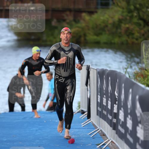 25.08.2024 - Elbe Triathlon Hamburg H.Heesch http://msf.ph/oto/6847561 25.08.2024 08:52:27 Schwimmen 128, 156 meine-sportfotos.de