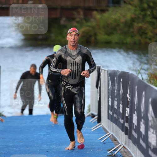 25.08.2024 - Elbe Triathlon Hamburg H.Heesch http://msf.ph/oto/6847582 25.08.2024 08:52:27 Schwimmen 128, 156 meine-sportfotos.de