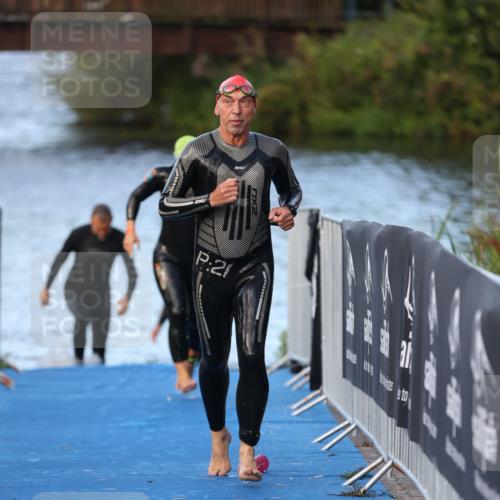 25.08.2024 - Elbe Triathlon Hamburg H.Heesch http://msf.ph/oto/6847595 25.08.2024 08:52:27 Schwimmen 128, 156 meine-sportfotos.de