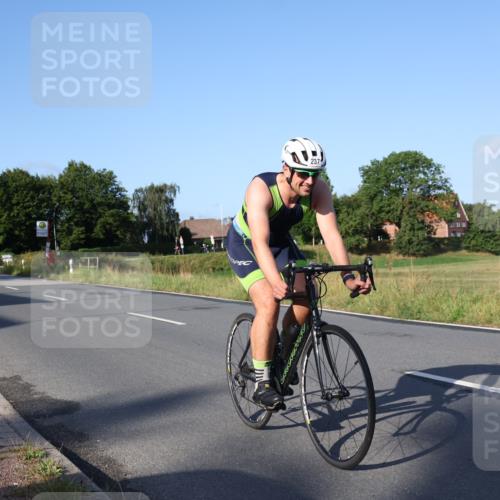 25.08.2024 - Elbe Triathlon Hamburg Fuchs,  Jonas http://msf.ph/oto/6847635 25.08.2024 09:09:49 Radfahren 285, 237 meine-sportfotos.de