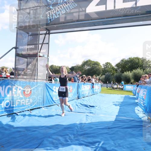 25.08.2024 - Elbe Triathlon Hamburg H.Heesch http://msf.ph/oto/6847647 25.08.2024 10:41:32 Ziel 117 meine-sportfotos.de