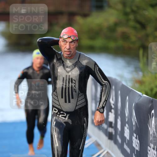 25.08.2024 - Elbe Triathlon Hamburg H.Heesch http://msf.ph/oto/6847663 25.08.2024 08:52:29 Schwimmen 128, 156 meine-sportfotos.de