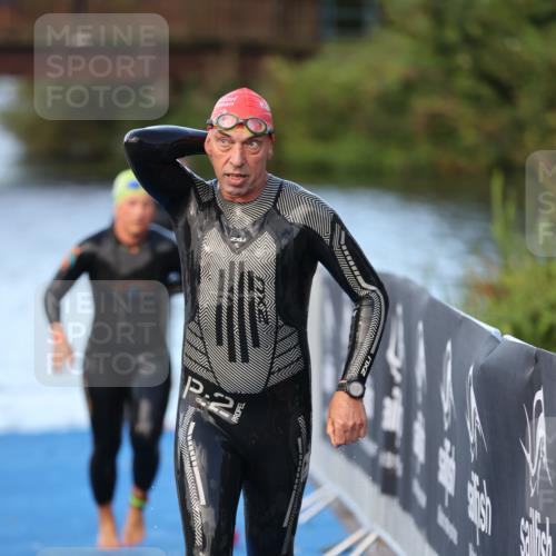 25.08.2024 - Elbe Triathlon Hamburg H.Heesch http://msf.ph/oto/6847672 25.08.2024 08:52:29 Schwimmen 128, 156 meine-sportfotos.de