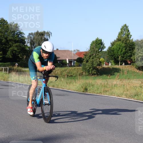 25.08.2024 - Elbe Triathlon Hamburg Fuchs,  Jonas http://msf.ph/oto/6847689 25.08.2024 09:09:59 Radfahren 45, 76, 202 meine-sportfotos.de
