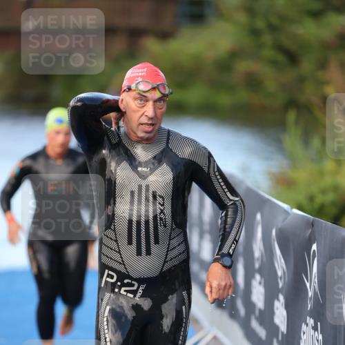 25.08.2024 - Elbe Triathlon Hamburg H.Heesch http://msf.ph/oto/6847690 25.08.2024 08:52:30 Schwimmen 128, 156 meine-sportfotos.de