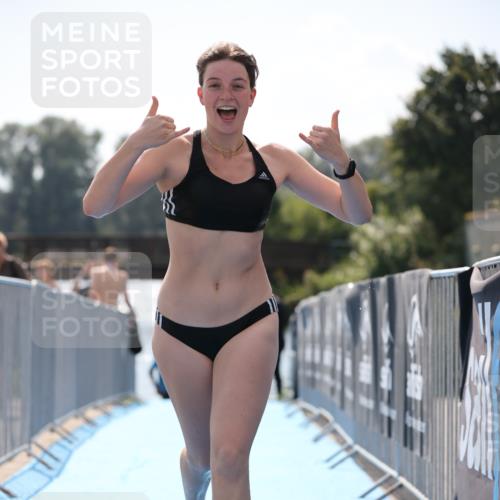 25.08.2024 - Elbe Triathlon Hamburg H.Heesch http://msf.ph/oto/6847693 25.08.2024 14:58:45 Schwimmen  meine-sportfotos.de