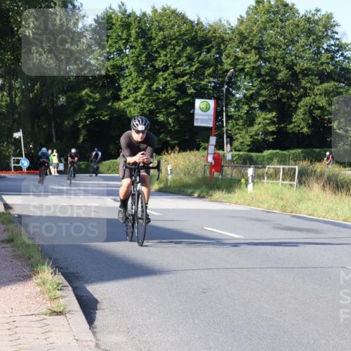 25.08.2024 - Elbe Triathlon Hamburg Fuchs,  Jonas http://msf.ph/oto/6847720 25.08.2024 09:10:02 Radfahren 45, 76, 202, 95, 166 meine-sportfotos.de