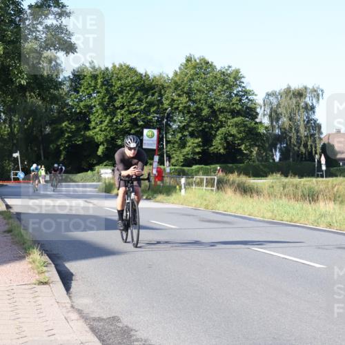 25.08.2024 - Elbe Triathlon Hamburg Fuchs,  Jonas http://msf.ph/oto/6847728 25.08.2024 09:10:02 Radfahren 45, 76, 202, 95, 166 meine-sportfotos.de