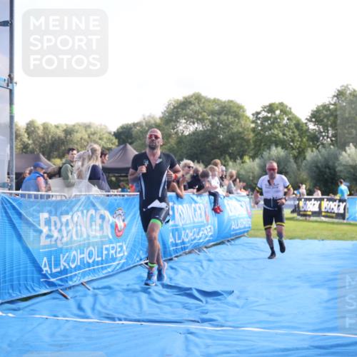 25.08.2024 - Elbe Triathlon Hamburg H.Heesch http://msf.ph/oto/6847764 25.08.2024 10:42:23 Ziel 72, 158, 274 meine-sportfotos.de