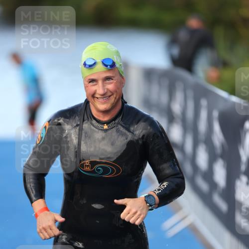 25.08.2024 - Elbe Triathlon Hamburg H.Heesch http://msf.ph/oto/6847773 25.08.2024 08:52:33 Schwimmen 128, 156 meine-sportfotos.de
