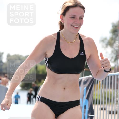 25.08.2024 - Elbe Triathlon Hamburg H.Heesch http://msf.ph/oto/6847788 25.08.2024 14:58:46 Schwimmen  meine-sportfotos.de