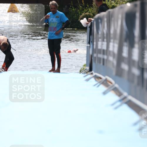 25.08.2024 - Elbe Triathlon Hamburg H.Heesch http://msf.ph/oto/6847804 25.08.2024 15:04:34 Schwimmen  meine-sportfotos.de