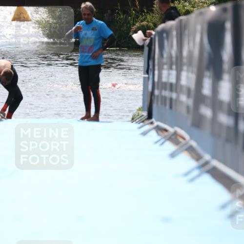 25.08.2024 - Elbe Triathlon Hamburg H.Heesch http://msf.ph/oto/6847813 25.08.2024 15:04:34 Schwimmen  meine-sportfotos.de