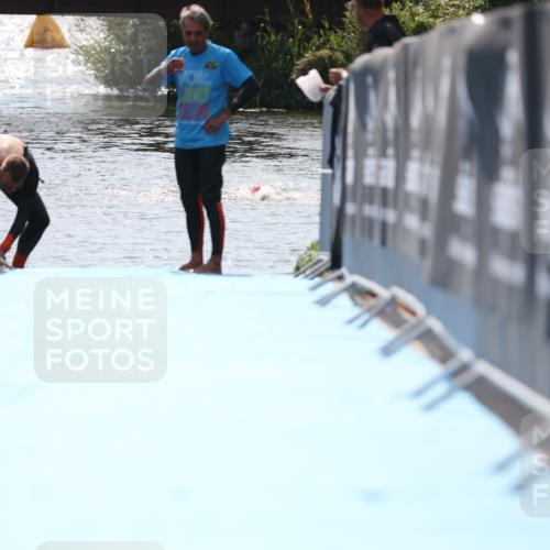 25.08.2024 - Elbe Triathlon Hamburg H.Heesch http://msf.ph/oto/6847817 25.08.2024 15:04:34 Schwimmen  meine-sportfotos.de