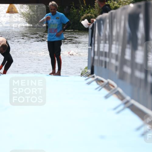 25.08.2024 - Elbe Triathlon Hamburg H.Heesch http://msf.ph/oto/6847820 25.08.2024 15:04:34 Schwimmen  meine-sportfotos.de