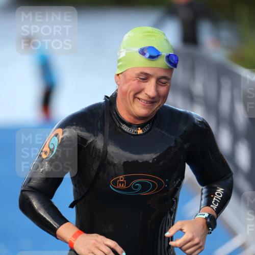 25.08.2024 - Elbe Triathlon Hamburg H.Heesch http://msf.ph/oto/6847833 25.08.2024 08:52:33 Schwimmen 128, 156 meine-sportfotos.de