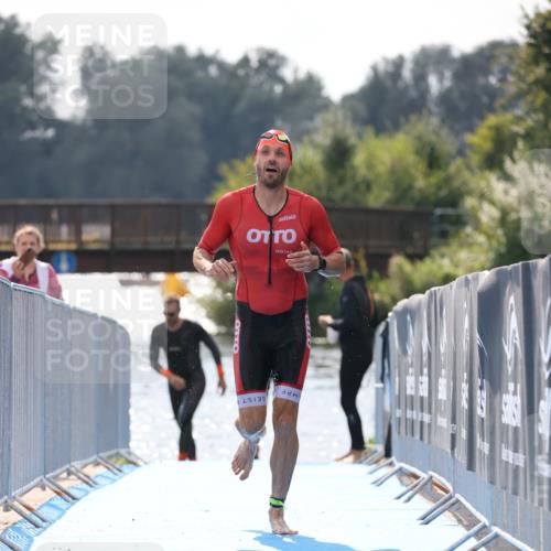 25.08.2024 - Elbe Triathlon Hamburg H.Heesch http://msf.ph/oto/6847839 25.08.2024 15:05:02 Schwimmen  meine-sportfotos.de