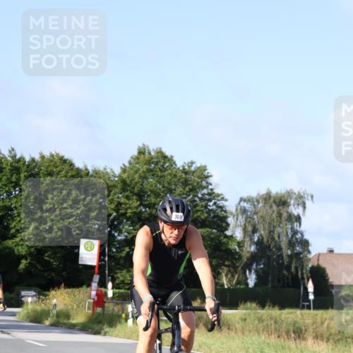 25.08.2024 - Elbe Triathlon Hamburg Fuchs,  Jonas http://msf.ph/oto/6847860 25.08.2024 09:52:32 Radfahren 389, 289, 426, 527, 309 meine-sportfotos.de