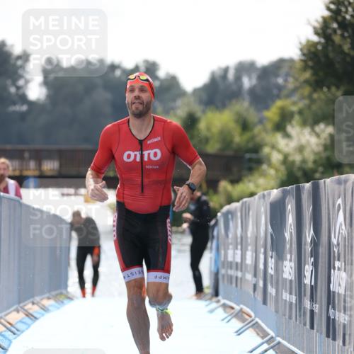 25.08.2024 - Elbe Triathlon Hamburg H.Heesch http://msf.ph/oto/6847861 25.08.2024 15:05:03 Schwimmen  meine-sportfotos.de