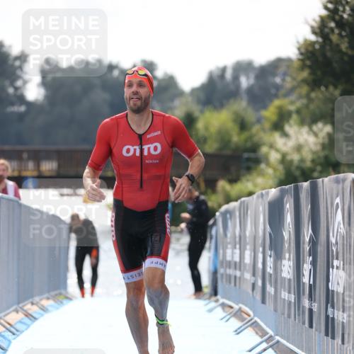 25.08.2024 - Elbe Triathlon Hamburg H.Heesch http://msf.ph/oto/6847865 25.08.2024 15:05:03 Schwimmen  meine-sportfotos.de