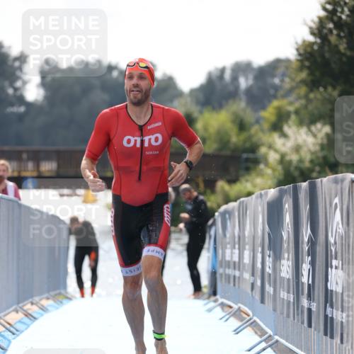 25.08.2024 - Elbe Triathlon Hamburg H.Heesch http://msf.ph/oto/6847871 25.08.2024 15:05:03 Schwimmen  meine-sportfotos.de