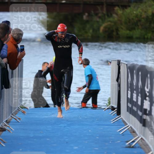 25.08.2024 - Elbe Triathlon Hamburg H.Heesch http://msf.ph/oto/6847872 25.08.2024 08:54:07 Schwimmen 207, 239 meine-sportfotos.de
