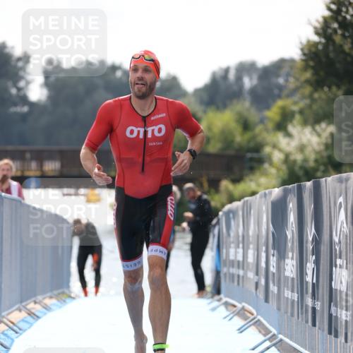 25.08.2024 - Elbe Triathlon Hamburg H.Heesch http://msf.ph/oto/6847877 25.08.2024 15:05:03 Schwimmen  meine-sportfotos.de