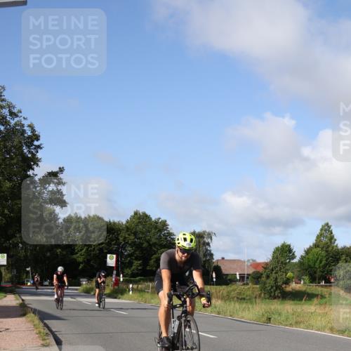 25.08.2024 - Elbe Triathlon Hamburg Fuchs,  Jonas http://msf.ph/oto/6847880 25.08.2024 09:52:34 Radfahren 389, 289, 426, 527, 309 meine-sportfotos.de