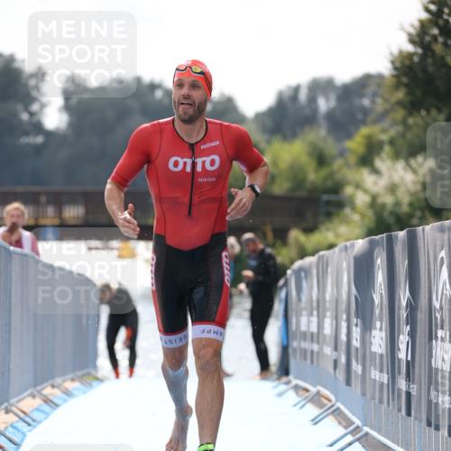 25.08.2024 - Elbe Triathlon Hamburg H.Heesch http://msf.ph/oto/6847882 25.08.2024 15:05:03 Schwimmen  meine-sportfotos.de