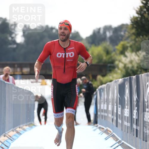 25.08.2024 - Elbe Triathlon Hamburg H.Heesch http://msf.ph/oto/6847885 25.08.2024 15:05:03 Schwimmen  meine-sportfotos.de
