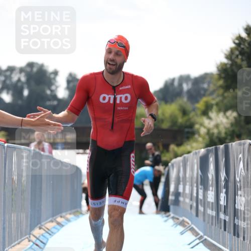 25.08.2024 - Elbe Triathlon Hamburg H.Heesch http://msf.ph/oto/6847898 25.08.2024 15:05:04 Schwimmen  meine-sportfotos.de