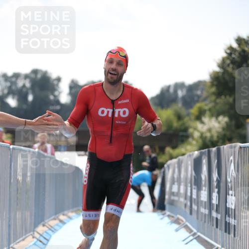 25.08.2024 - Elbe Triathlon Hamburg H.Heesch http://msf.ph/oto/6847907 25.08.2024 15:05:04 Schwimmen  meine-sportfotos.de