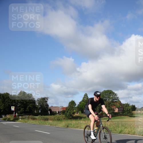 25.08.2024 - Elbe Triathlon Hamburg Fuchs,  Jonas http://msf.ph/oto/6847925 25.08.2024 09:52:37 Radfahren 389, 289, 426, 527, 309 meine-sportfotos.de