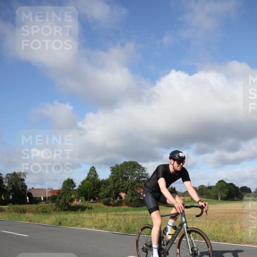 25.08.2024 - Elbe Triathlon Hamburg Fuchs,  Jonas http://msf.ph/oto/6847929 25.08.2024 09:52:37 Radfahren 389, 289, 426, 527, 309 meine-sportfotos.de