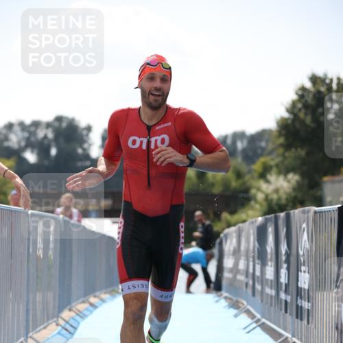 25.08.2024 - Elbe Triathlon Hamburg H.Heesch http://msf.ph/oto/6847936 25.08.2024 15:05:04 Schwimmen  meine-sportfotos.de
