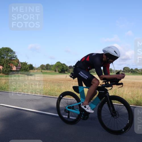 25.08.2024 - Elbe Triathlon Hamburg Fuchs,  Jonas http://msf.ph/oto/6847938 25.08.2024 09:10:13 Radfahren 95, 166, 64, 248, 60 meine-sportfotos.de