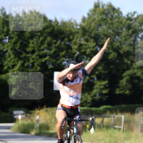 25.08.2024 - Elbe Triathlon Hamburg Fuchs,  Jonas http://msf.ph/oto/6847943 25.08.2024 09:52:39 Radfahren 289, 426, 527, 309 meine-sportfotos.de