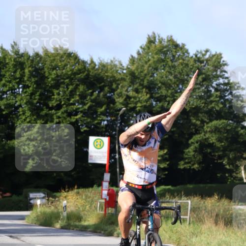 25.08.2024 - Elbe Triathlon Hamburg Fuchs,  Jonas http://msf.ph/oto/6847950 25.08.2024 09:52:39 Radfahren 289, 426, 527, 309 meine-sportfotos.de