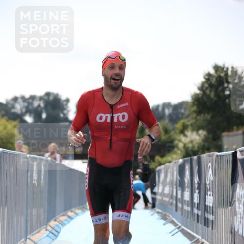 25.08.2024 - Elbe Triathlon Hamburg H.Heesch http://msf.ph/oto/6847956 25.08.2024 15:05:04 Schwimmen  meine-sportfotos.de