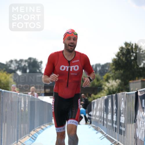 25.08.2024 - Elbe Triathlon Hamburg H.Heesch http://msf.ph/oto/6847961 25.08.2024 15:05:04 Schwimmen  meine-sportfotos.de